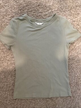 H&M Light Sage Ribbed Short Sleeve Tee Medium